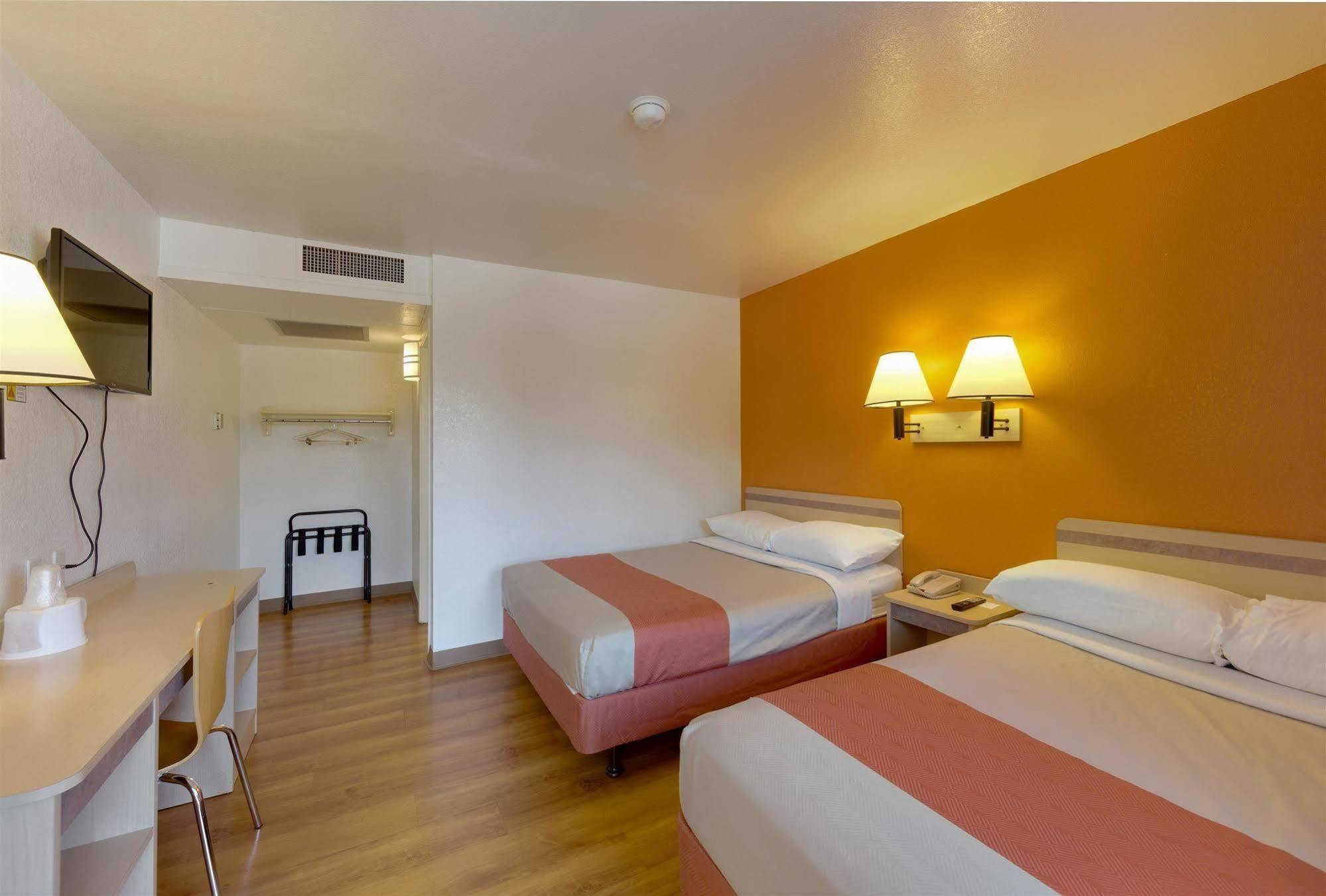 Motel 6 Weed - Mount Shasta Exterior photo