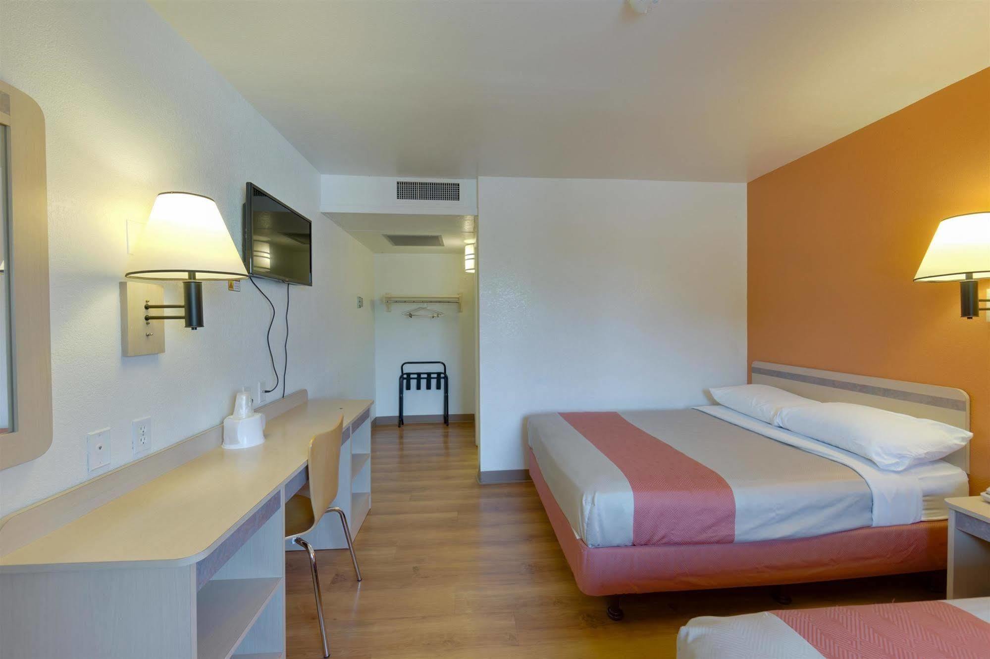 Motel 6 Weed - Mount Shasta Exterior photo