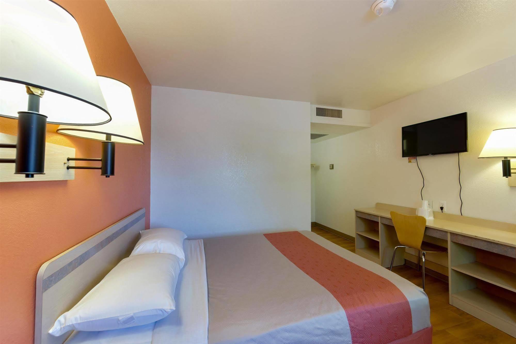 Motel 6 Weed - Mount Shasta Exterior photo